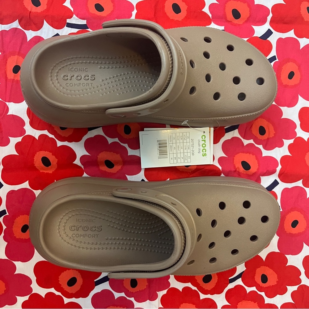 Crocs Crush Clog - M7 / W9 - Latte
